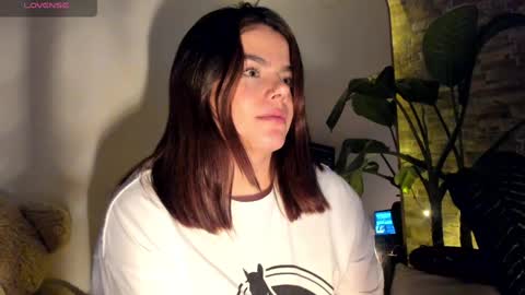 Snapshot of russcurley chatting on December 18, 2024, 2:10 am Lorenn online show from December 18, 2024, 2:10 am