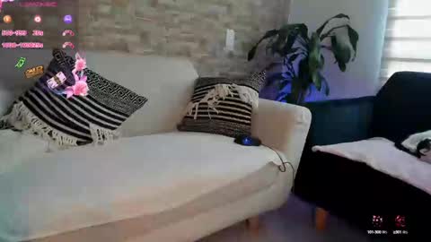 Snapshot of russcurley chatting on February 21, 2025, 9:11 pm Lorenn online show from February 21, 2025, 9:11 pm