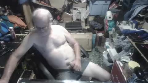 Snapshot of russtenail21 chatting on September 10, 2025, 10:43 pm Russtenail21 online show from September 10, 2025, 10:43 pm