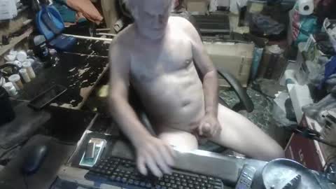 Snapshot of russtenail21 chatting on September 13, 2025, 10:42 pm Russtenail21 online show from September 13, 2025, 10:42 pm