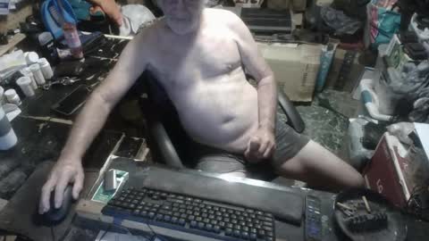 Russtenail21 online show from September 22, 2025, 4:31 pm