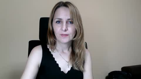 Snapshot of ruthpark chatting on October 5, 2025, 6:17 pm Ruth online show from October 5, 2025, 6:17 pm