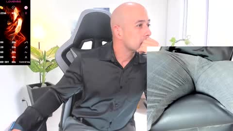 ryan_master_ online show from January 2, 2025, 4:02 pm