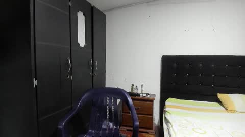 ryan_xc1 online show from October 12, 2025, 4:11 am