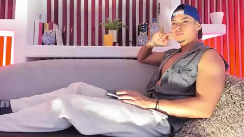 Snapshot of ryangreys01 chatting on October 6, 2025, 3:37 am Ryan online show from October 6, 2025, 3:37 am