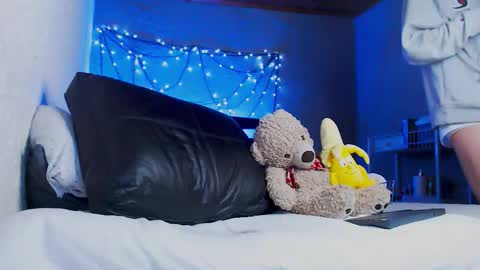 Ryannhill  online show from November 18, 2025, 7:24 am