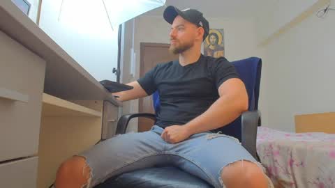 Snapshot of ryanstone_ chatting on June 20, 2026, 6:38 am Ryanstone online show from June 20, 2026, 6:38 am