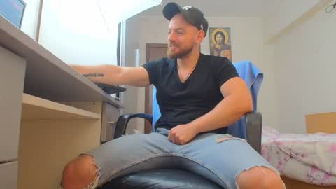 Snapshot of ryanstone_ chatting on July 25, 2026, 8:01 am Ryanstone online show from July 25, 2026, 8:01 am
