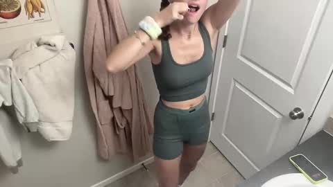 rylanxoxo online show from November 22, 2025, 4:00 am