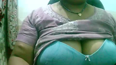 Snapshot of s03286 chatting on October 15, 2025, 10:32 pm HotLovers online show from October 15, 2025, 10:32 pm