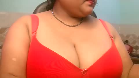 Snapshot of s03286 chatting on October 24, 2025, 5:59 am HotLovers online show from October 24, 2025, 5:59 am