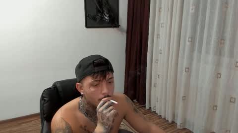 Snapshot of s1nmaster chatting on October 19, 2025, 6:52 pm s1nmaster online show from October 19, 2025, 6:52 pm