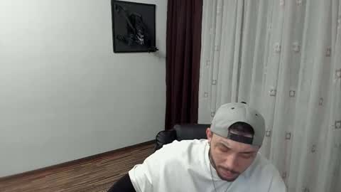 Snapshot of s1nmaster chatting on November 1, 2025, 7:49 pm s1nmaster online show from November 1, 2025, 7:49 pm