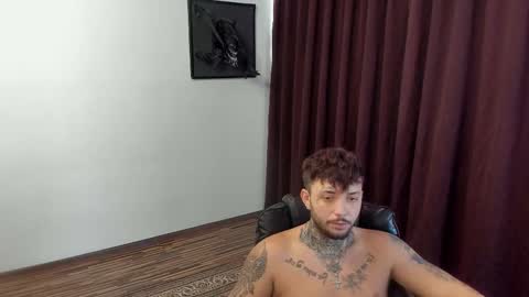 Snapshot of s1nmaster chatting on November 3, 2025, 8:26 am s1nmaster online show from November 3, 2025, 8:26 am