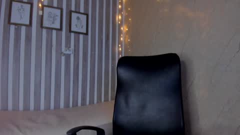 mariana  online show from February 6, 2025, 1:16 am