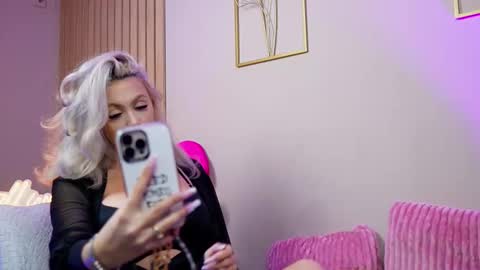 Snapshot of sabrinajadex chatting on October 21, 2025, 4:46 am SabrinaJade online show from October 21, 2025, 4:46 am