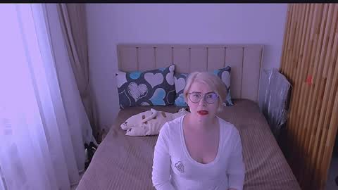 Sabrina MacMarren online show from April 5, 2026, 11:18 am