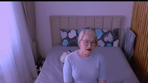 Sabrina MacMarren online show from April 17, 2026, 2:53 pm