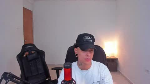 Snapshot of saenz_hotx chatting on November 6, 2025, 5:58 pm saenz_hotx online show from November 6, 2025, 5:58 pm