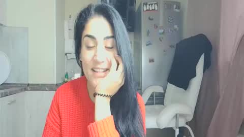 Snapshot of safari_xx chatting on November 9, 2025, 11:08 am Queen online show from November 9, 2025, 11:08 am