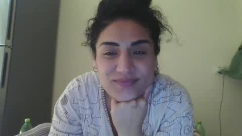 Snapshot of safari_xx chatting on June 2, 2026, 7:38 pm Queen online show from June 2, 2026, 7:38 pm