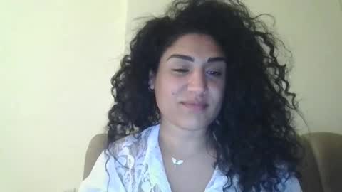 Snapshot of safari_xx chatting on June 10, 2026, 3:33 pm Queen online show from June 10, 2026, 3:33 pm