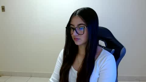 Snapshot of sahaliefox_ chatting on June 24, 2026, 12:20 am Sahaliefox online show from June 24, 2026, 12:20 am