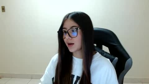 Snapshot of sahaliefox_ chatting on June 24, 2026, 9:14 pm Sahaliefox online show from June 24, 2026, 9:14 pm