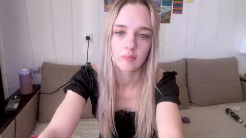 Snapshot of sailormoon666_ chatting on March 4, 2025, 2:32 pm Sofia online show from March 4, 2025, 2:32 pm