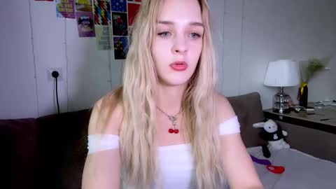 Snapshot of sailormoon666_ chatting on October 13, 2025, 2:17 pm Sofia online show from October 13, 2025, 2:17 pm