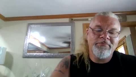 Snapshot of saintbeenadick chatting on May 7, 2026, 6:24 pm saintbeenadick online show from May 7, 2026, 6:24 pm