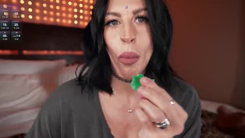 Snapshot of saintjade chatting on November 3, 2025, 4:25 am saintjade online show from November 3, 2025, 4:25 am