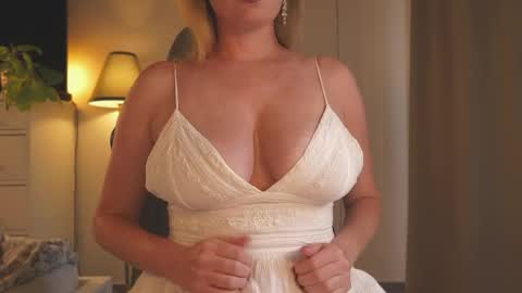 IsaBella-  online show from May 17, 2026, 4:58 pm