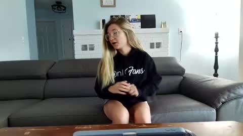 Snapshot of saltycaptain69_hatgirl69 chatting on October 27, 2025, 2:54 pm Salty Captain 69 Hat Girl 69 online show from October 27, 2025, 2:54 pm