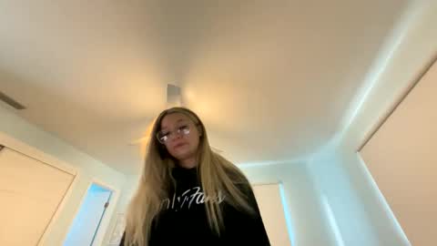 Salty Captain 69  Hat Girl 69 online show from November 28, 2025, 3:25 pm