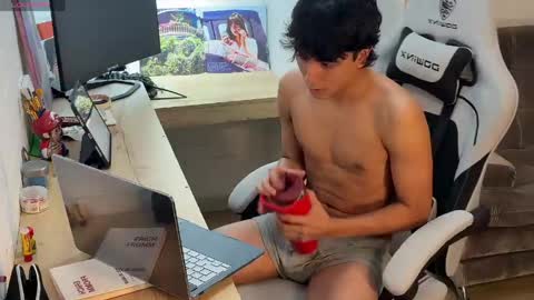 salvatore_montt online show from April 21, 2026, 12:45 am