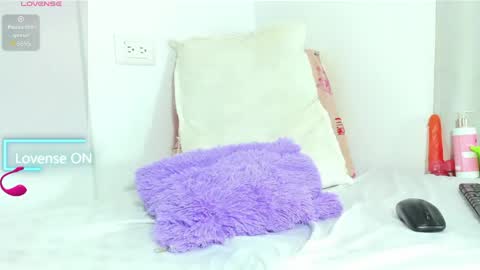 Snapshot of samanta_little chatting on May 1, 2026, 12:15 am Samantha online show from May 1, 2026, 12:15 am