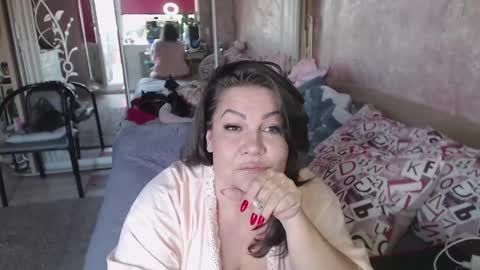 Snapshot of samanta_shy chatting on September 24, 2025, 8:39 am Marry online show from September 24, 2025, 8:39 am