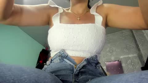 Snapshot of samantha_milfs chatting on February 25, 2025, 10:37 am samantha_milfs online show from February 25, 2025, 10:37 am