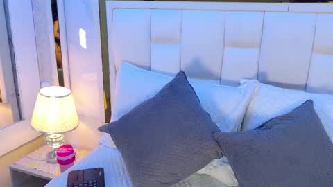 samanthaa_sm online show from November 22, 2025, 11:53 am