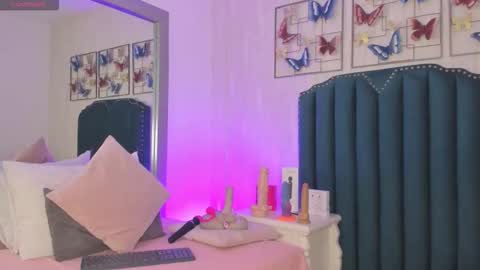 Samara Warren online show from February 12, 2026, 11:27 am