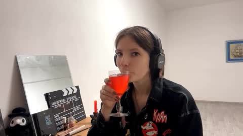 Snapshot of samdenafo chatting on October 26, 2025, 10:32 am Lana online show from October 26, 2025, 10:32 am