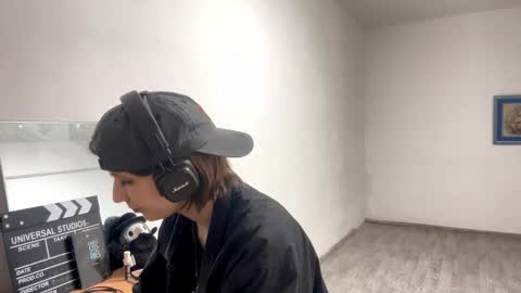 Snapshot of samdenafo chatting on October 29, 2025, 11:23 am Lana online show from October 29, 2025, 11:23 am