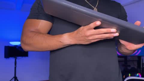 Snapshot of samdornan chatting on December 22, 2024, 2:06 am Sam Dornan online show from December 22, 2024, 2:06 am