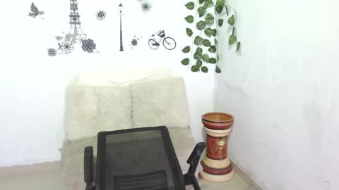 Snapshot of samira_lennox chatting on January 5, 2025, 3:23 pm SAMIRA online show from January 5, 2025, 3:23 pm