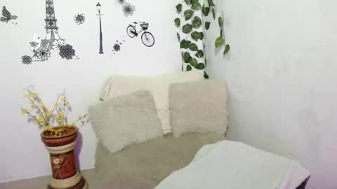 Snapshot of samira_lennox chatting on January 23, 2025, 10:44 pm SAMIRA online show from January 23, 2025, 10:44 pm