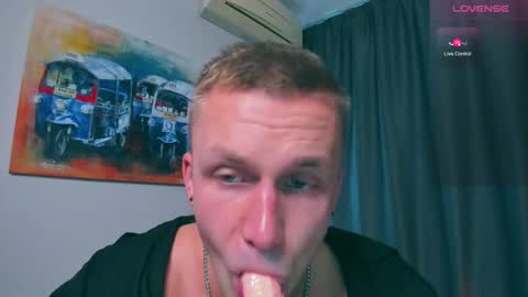 Snapshot of samuel_andrew chatting on February 13, 2025, 3:29 am Samuel online show from February 13, 2025, 3:29 am