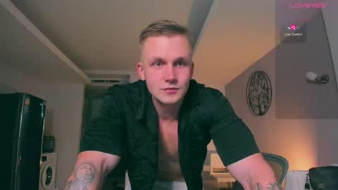 Snapshot of samuel_andrew chatting on September 27, 2025, 3:22 am Samuel online show from September 27, 2025, 3:22 am