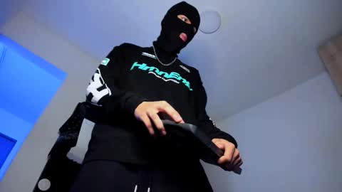   online show from November 14, 2025, 2:54 am