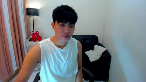 Snapshot of samuelangelo chatting on February 13, 2025, 5:05 am Sam online show from February 13, 2025, 5:05 am